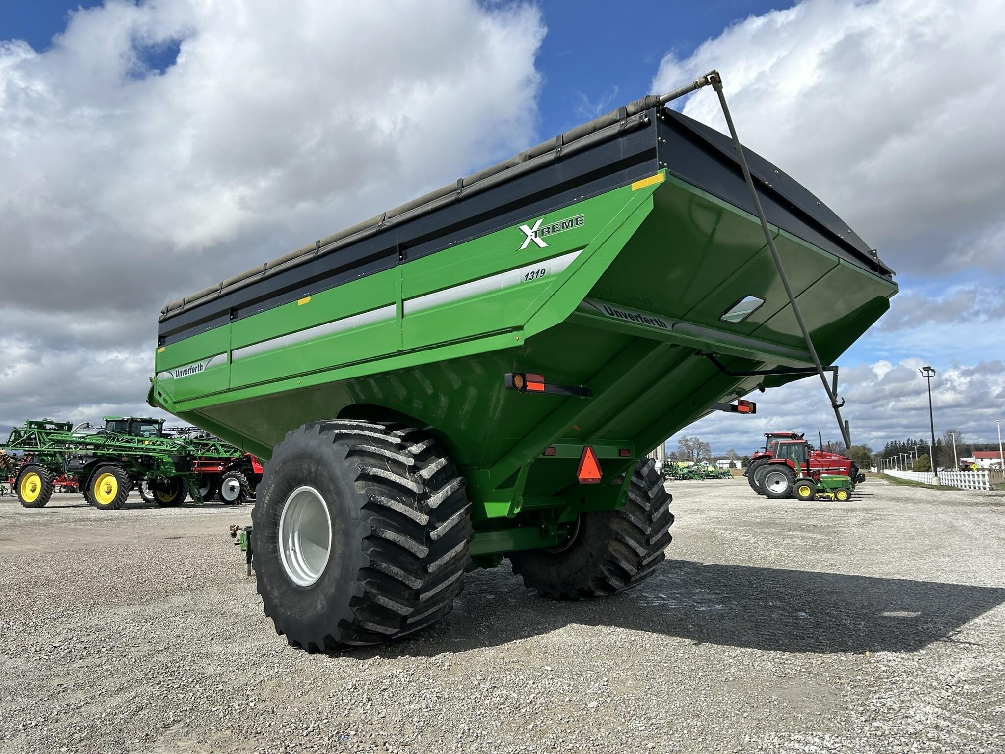 2017 Unverferth 1319 Grain Cart