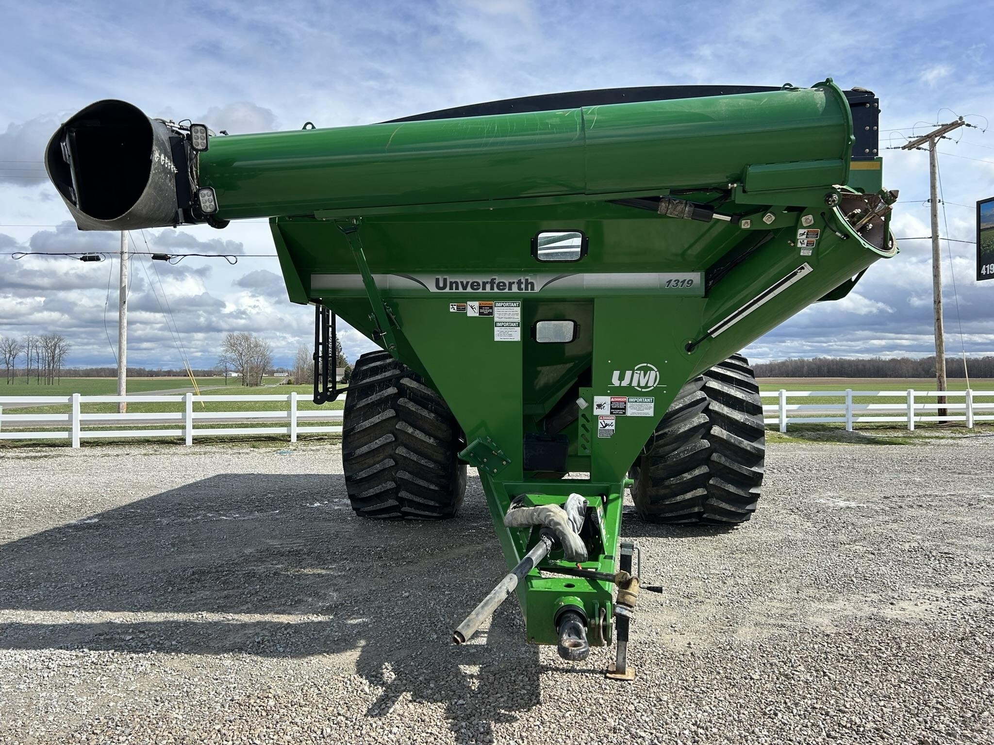 2017 Unverferth 1319 Grain Cart