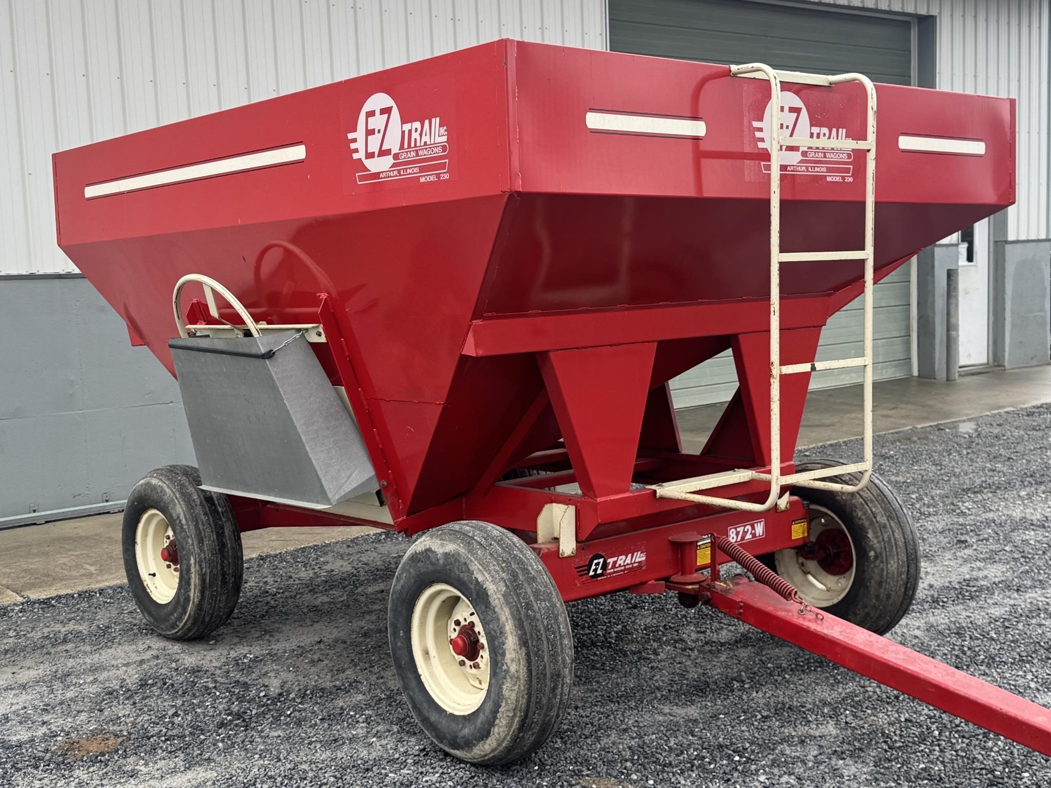  E-Z Trail 230 Gravity Wagon