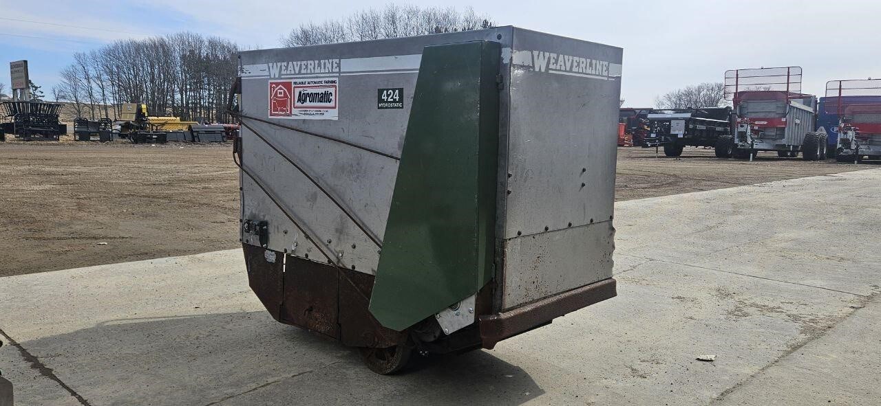  Weaverline 424 Feed Wagon