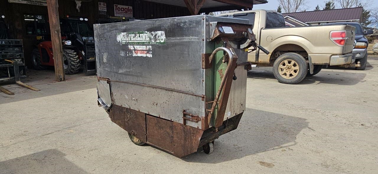  Weaverline 525 Feed Wagon