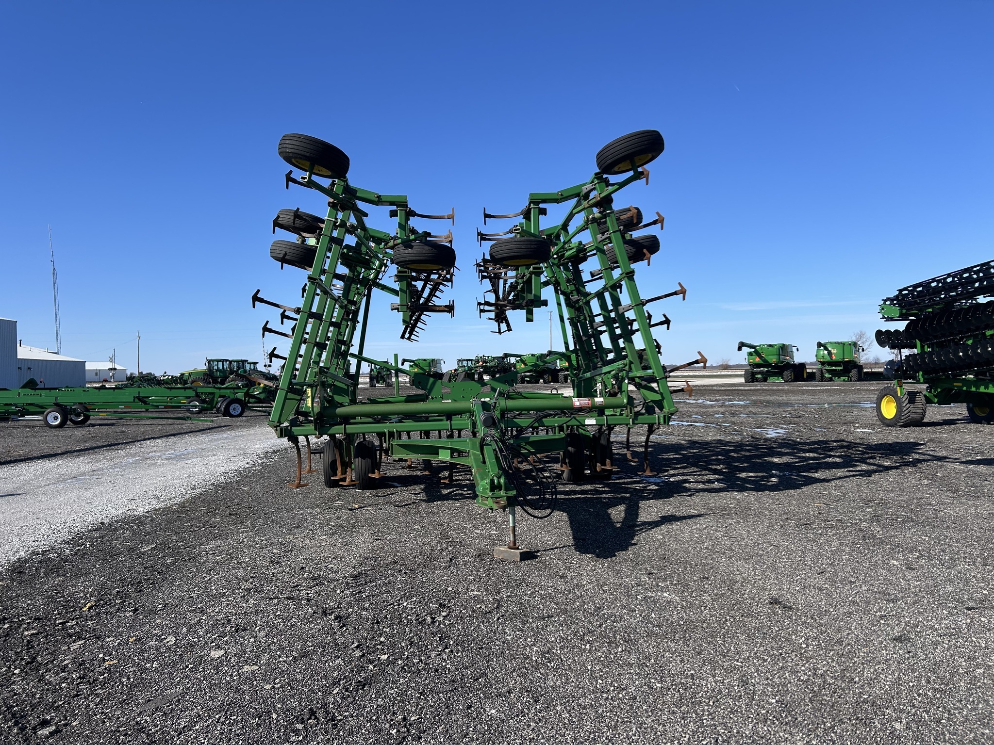 2006 John Deere 2210 Field Cultivator