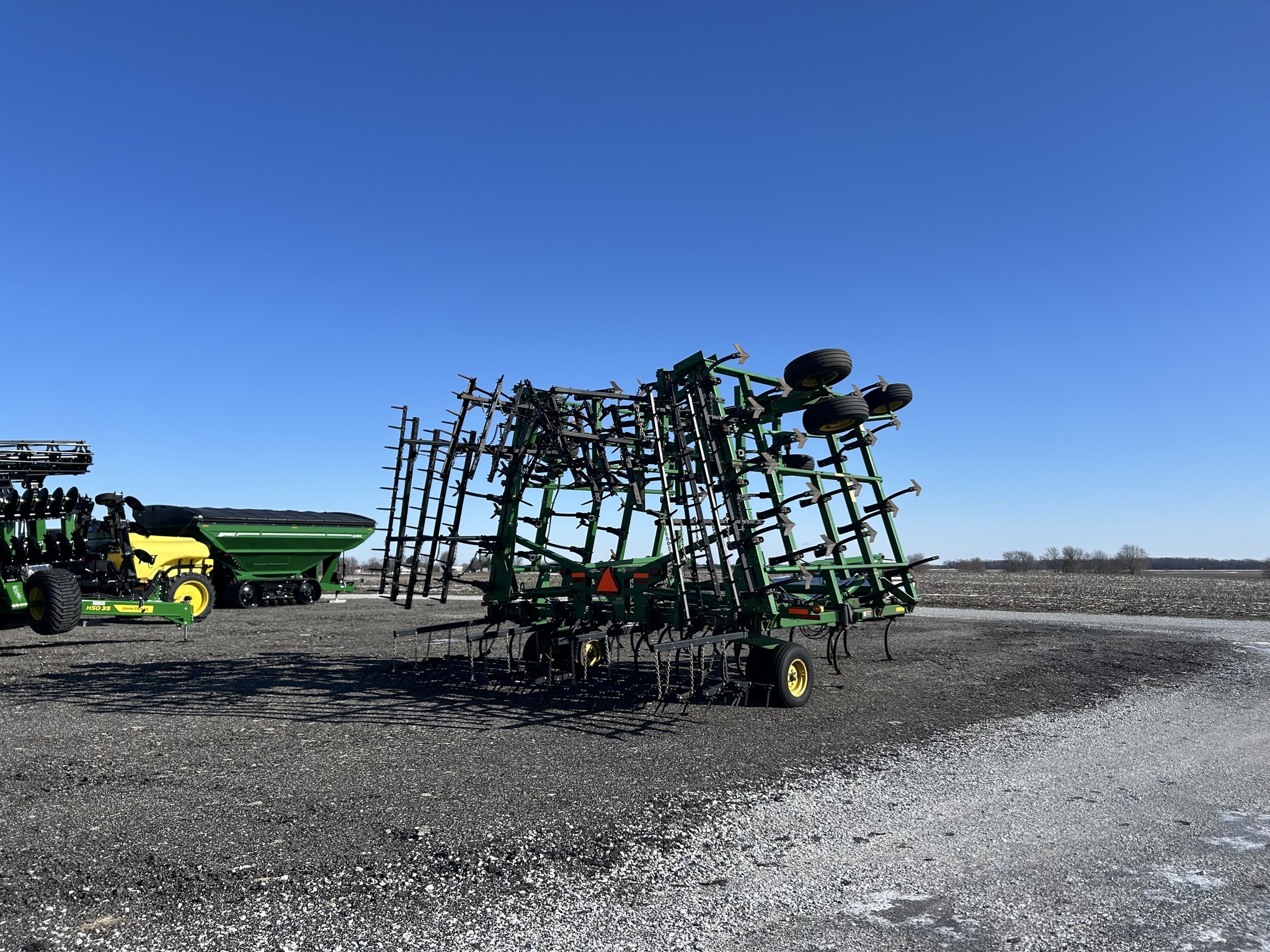 2006 John Deere 2210 Field Cultivator