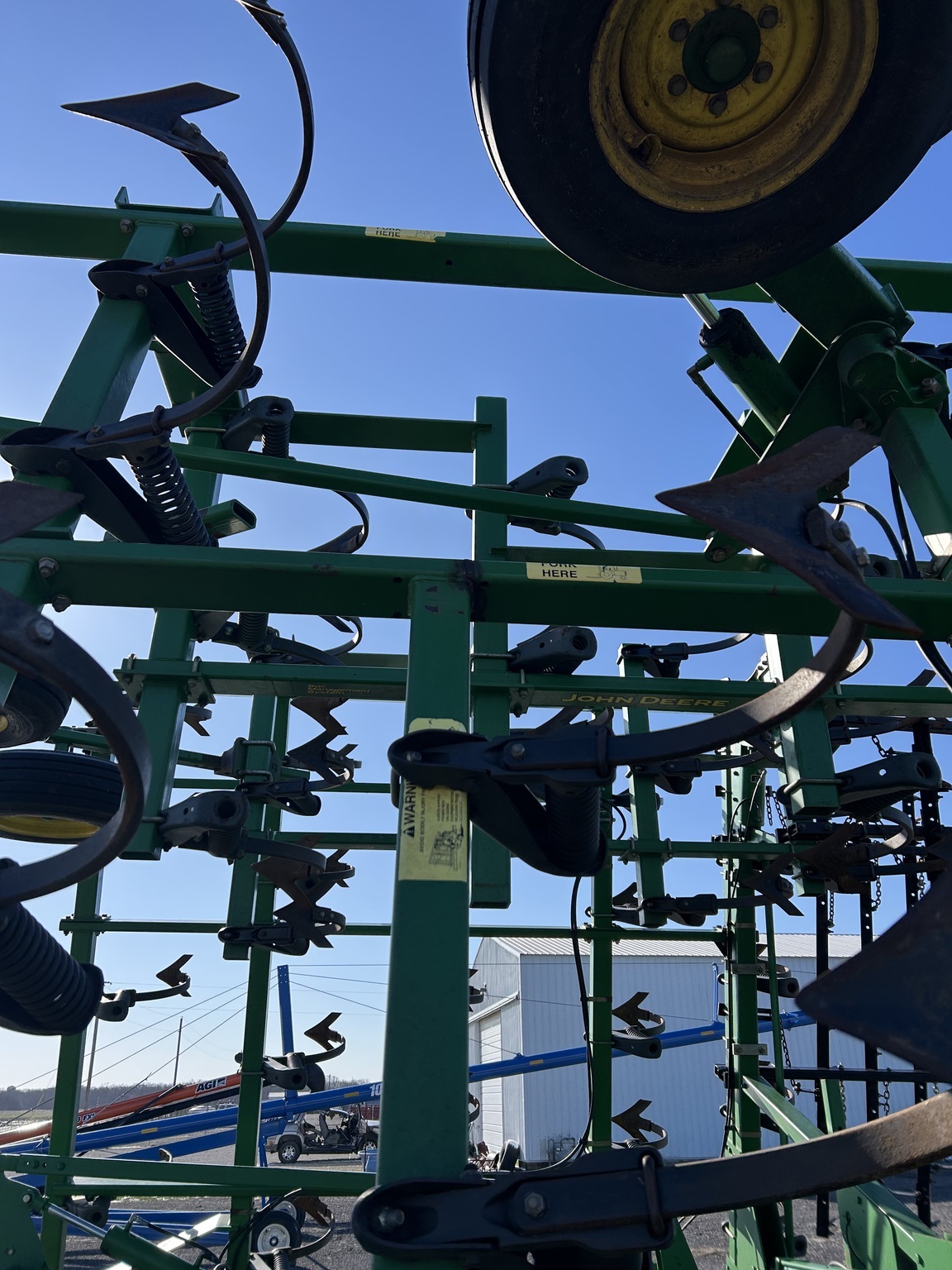 2006 John Deere 2210 Field Cultivator