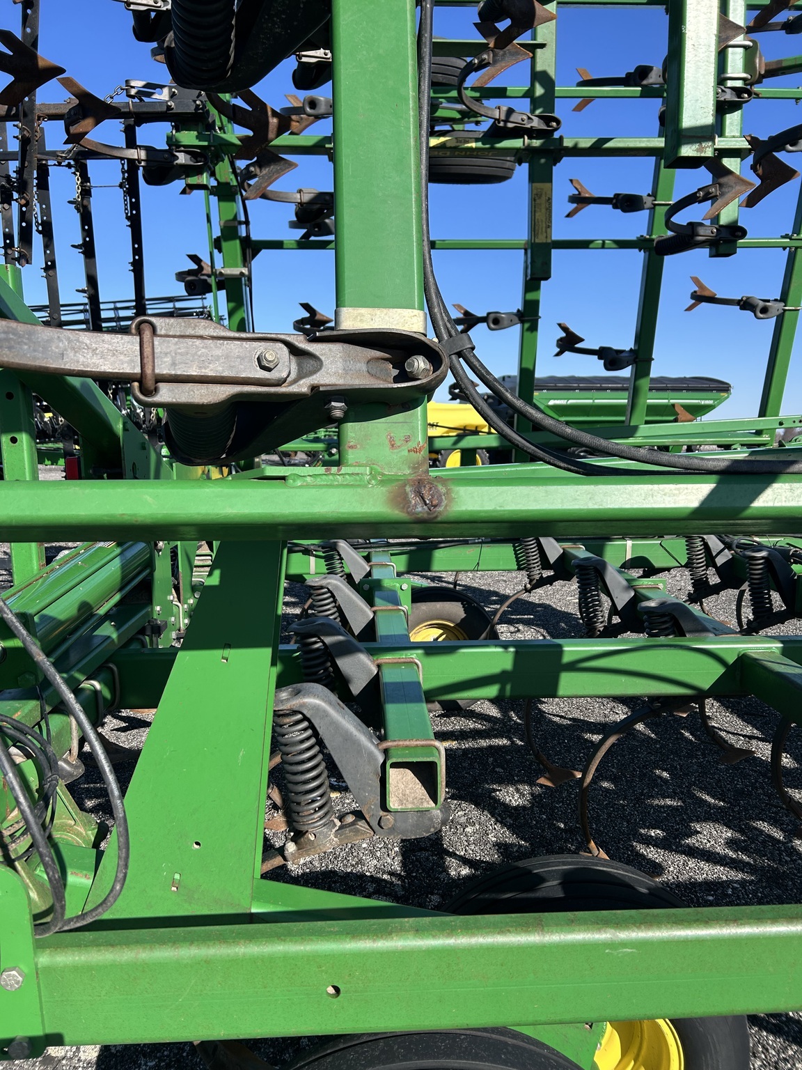 2006 John Deere 2210 Field Cultivator