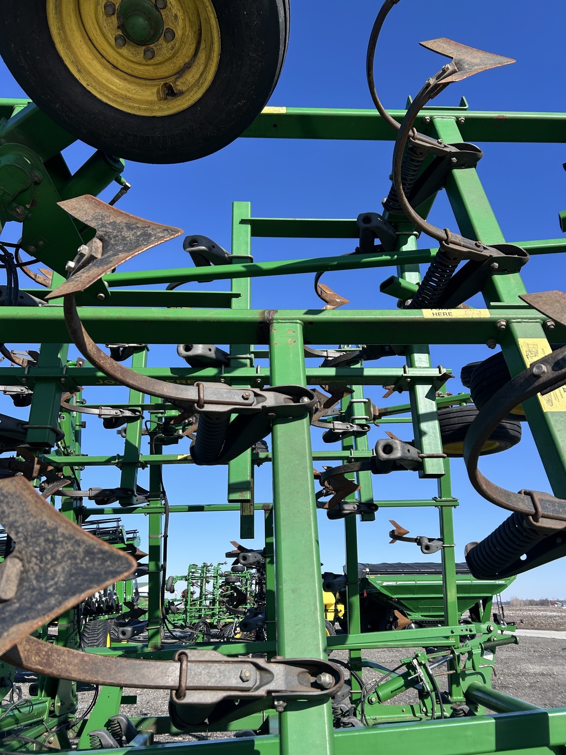 2006 John Deere 2210 Field Cultivator