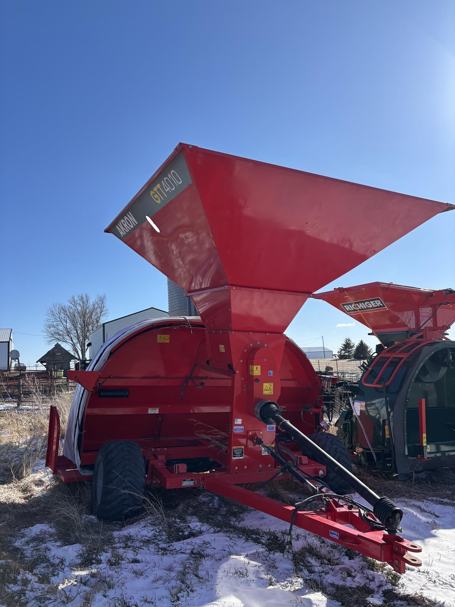 2018 Akron GTT4010 Grain Bagger