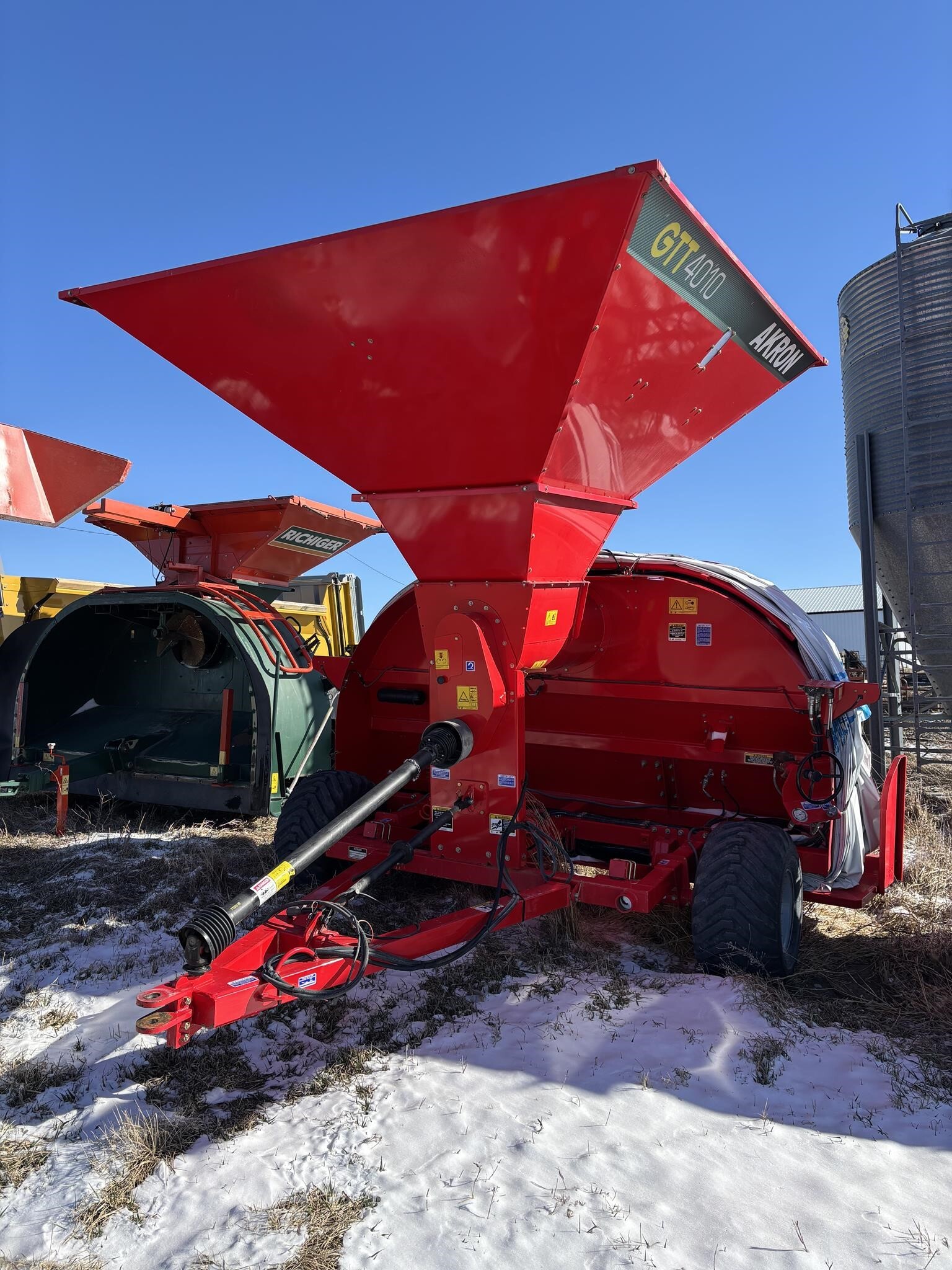 2018 Akron GTT4010 Grain Bagger