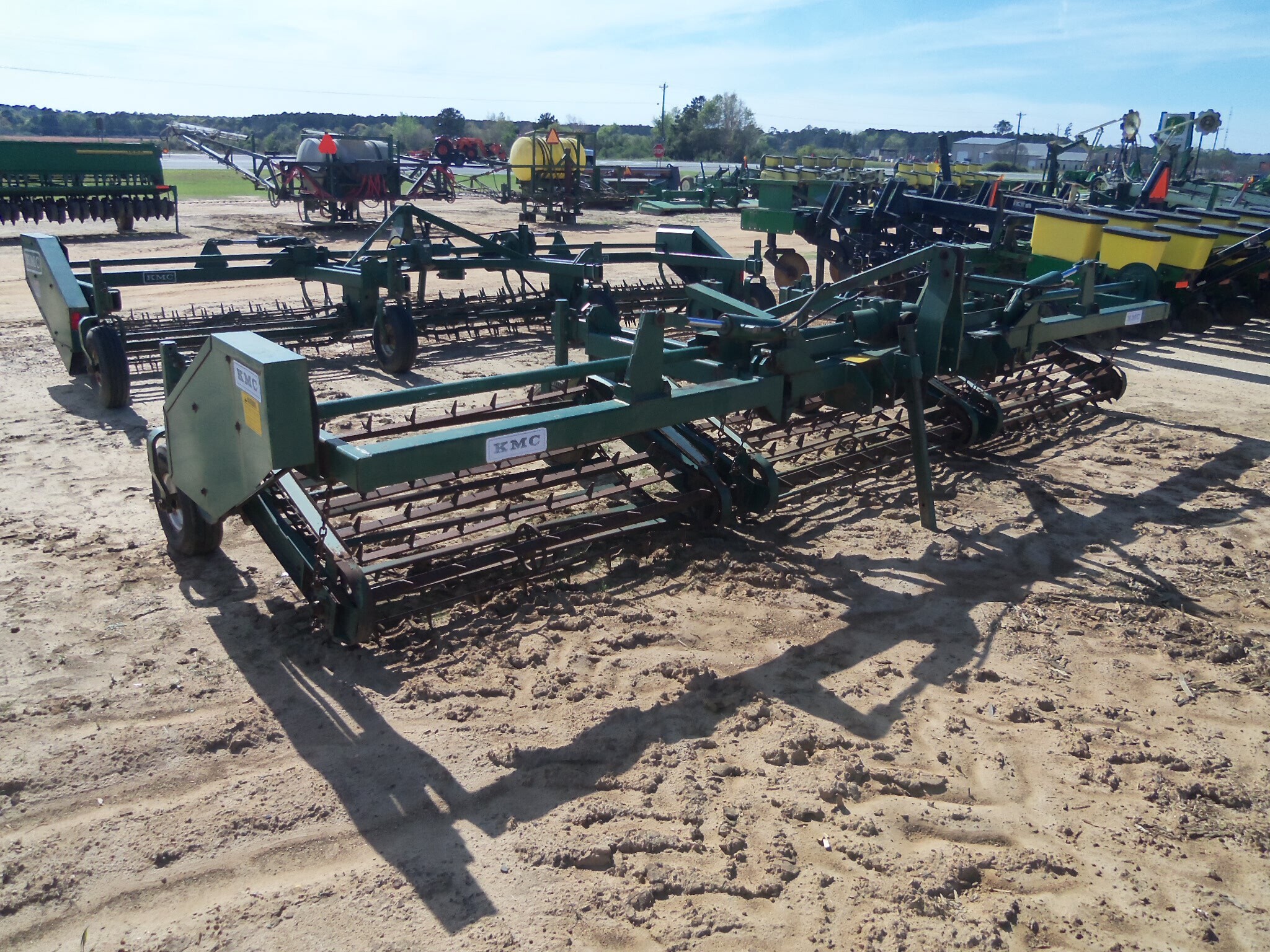 2004 Kelley Manufacturing 6 Row Vine Conditioner Peanut Equipment
