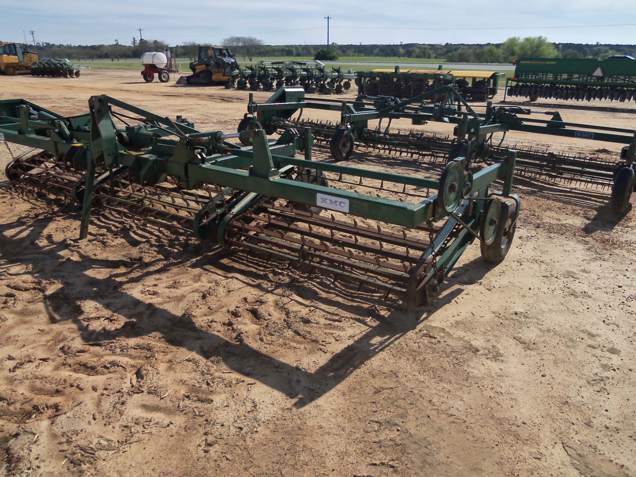 2004 Kelley Manufacturing 6 Row Vine Conditioner Peanut Equipment