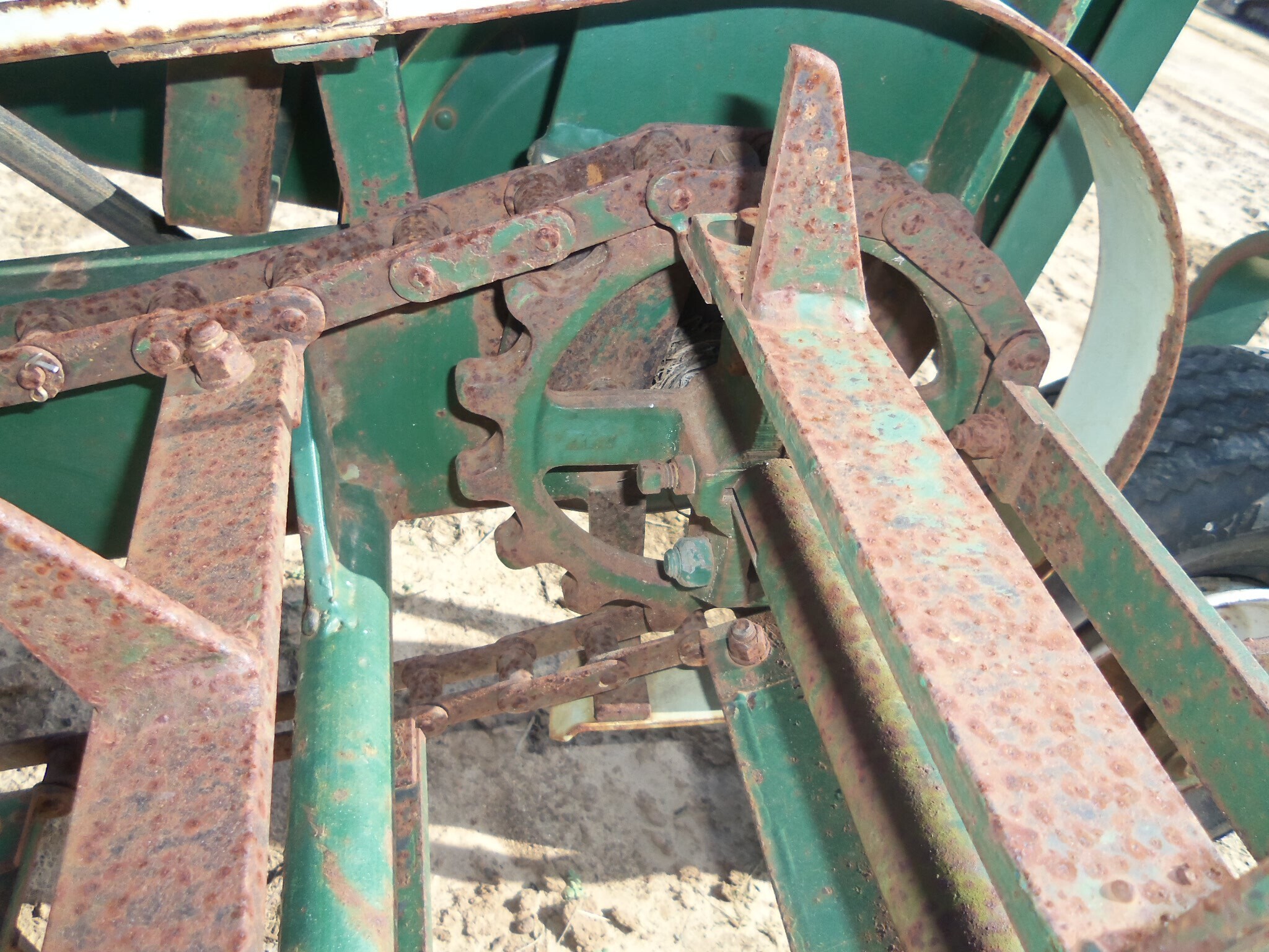 2004 Kelley Manufacturing 6 Row Vine Conditioner Peanut Equipment