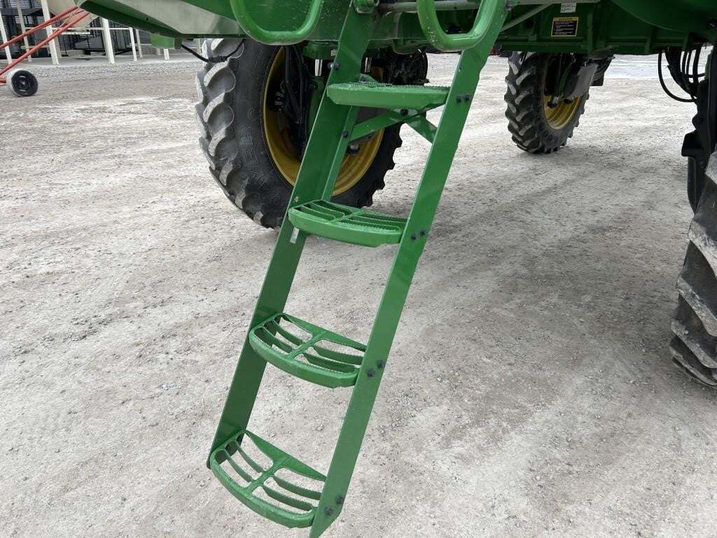 2022 John Deere 600R Loader and Skid Steer Attachment