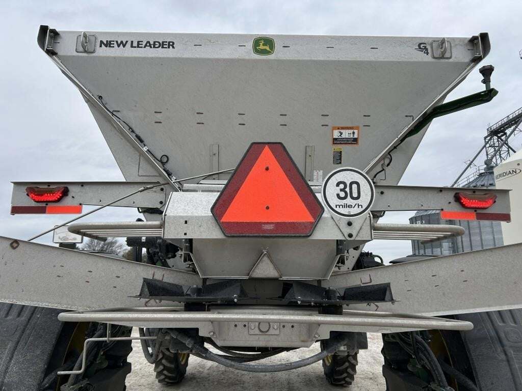 2022 John Deere 600R Loader and Skid Steer Attachment