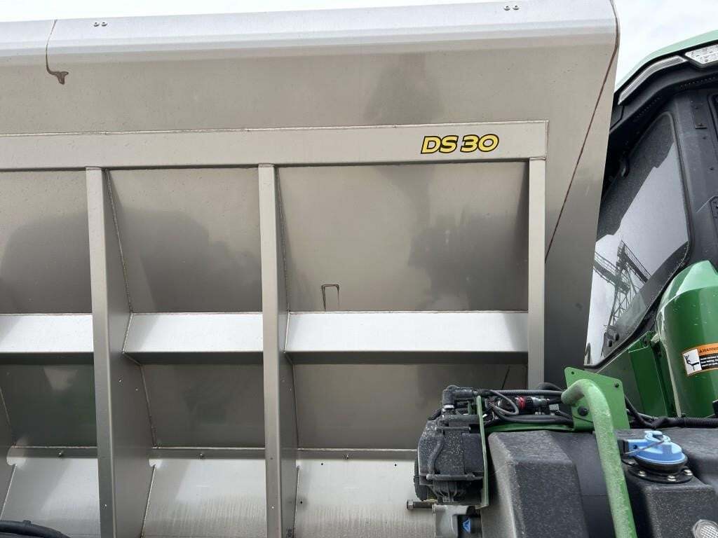 2022 John Deere 600R Loader and Skid Steer Attachment