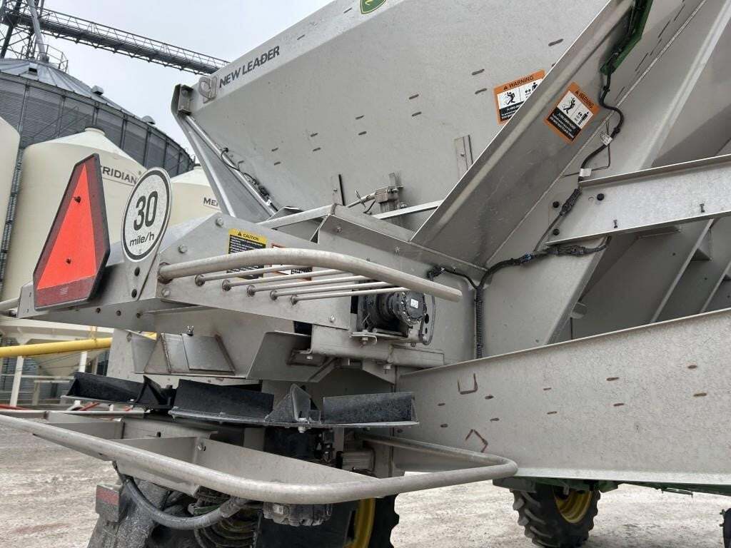 2022 John Deere 600R Loader and Skid Steer Attachment