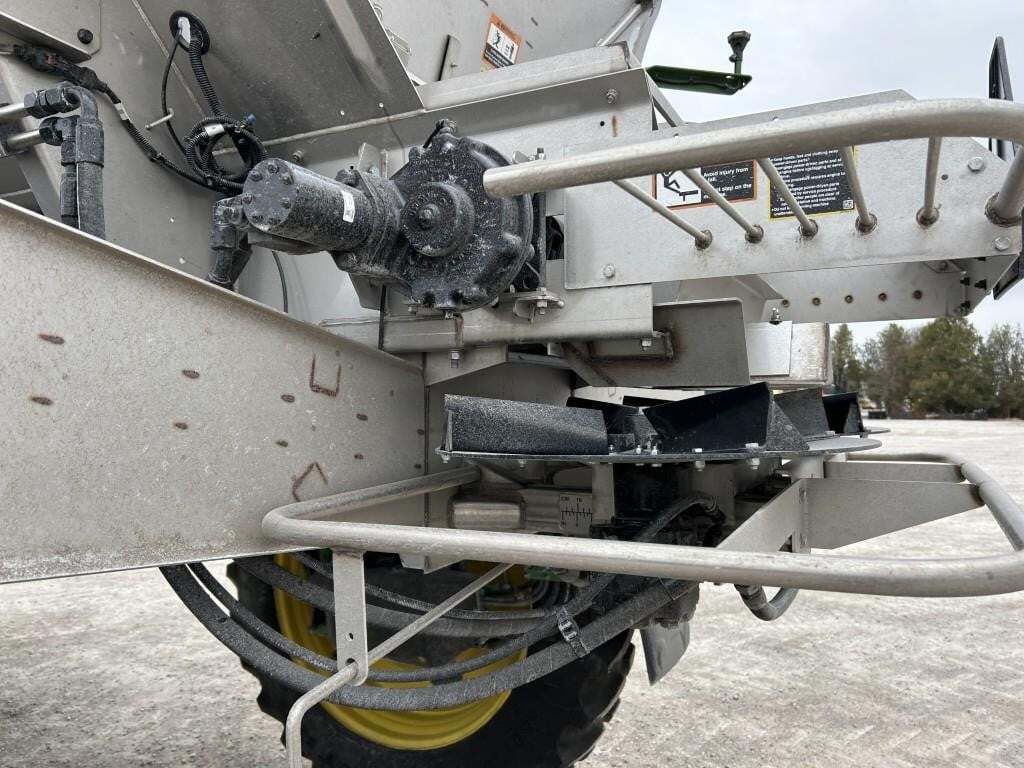 2022 John Deere 600R Loader and Skid Steer Attachment