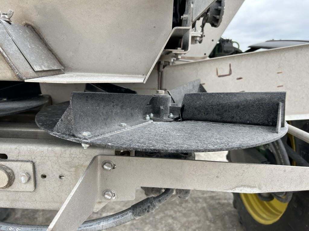 2022 John Deere 600R Loader and Skid Steer Attachment