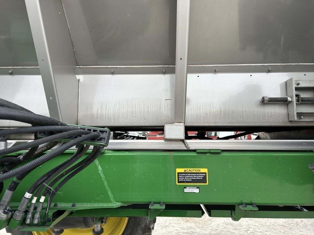 2022 John Deere 600R Loader and Skid Steer Attachment