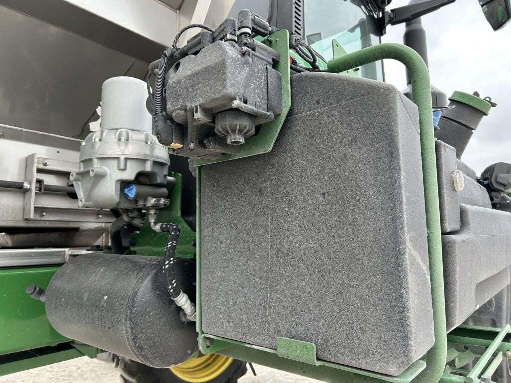 2022 John Deere 600R Loader and Skid Steer Attachment