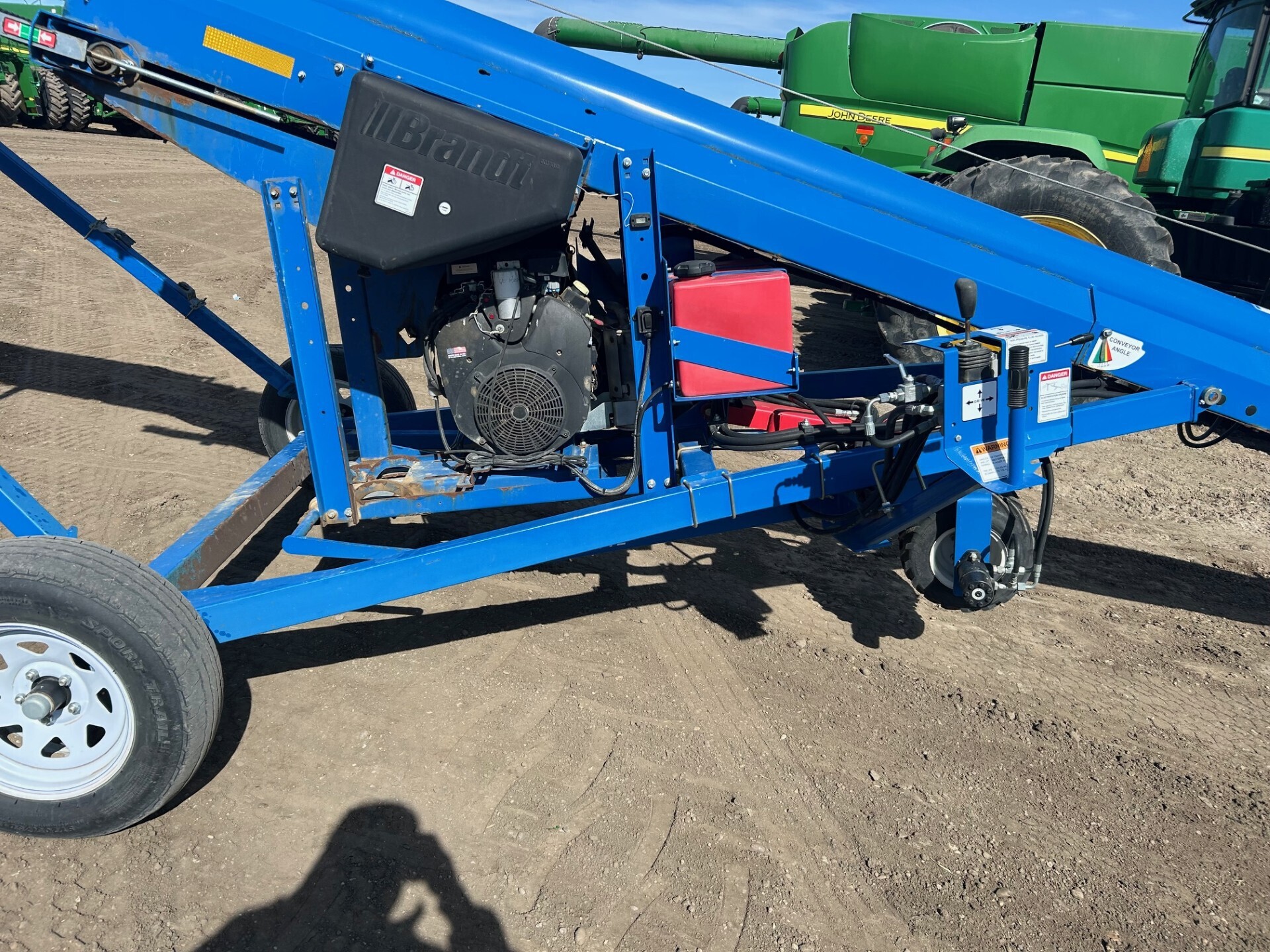 2021 Brandt 1547LP+ Augers and Conveyor
