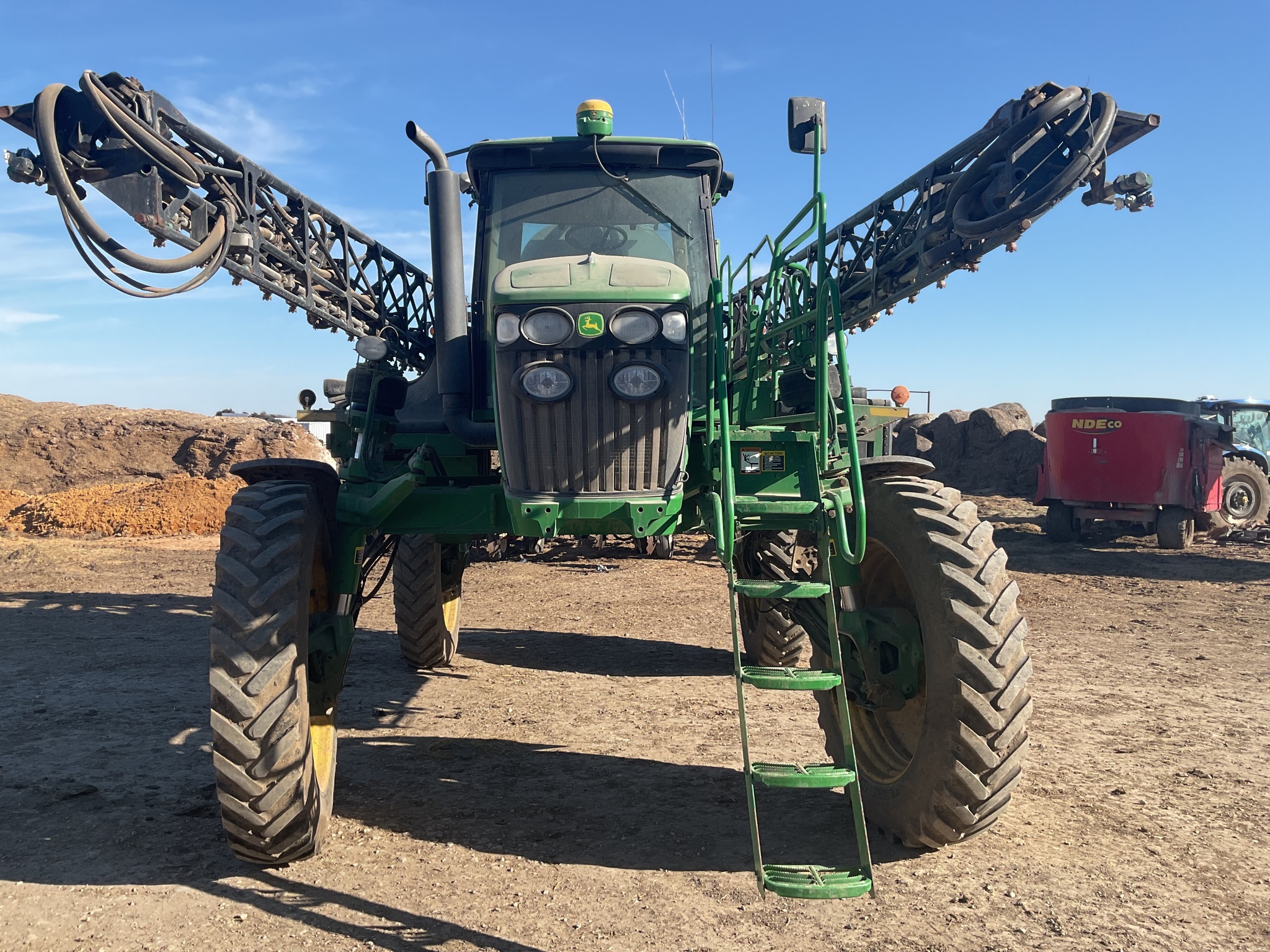 2014 John Deere 4830 Self-Propelled Sprayer