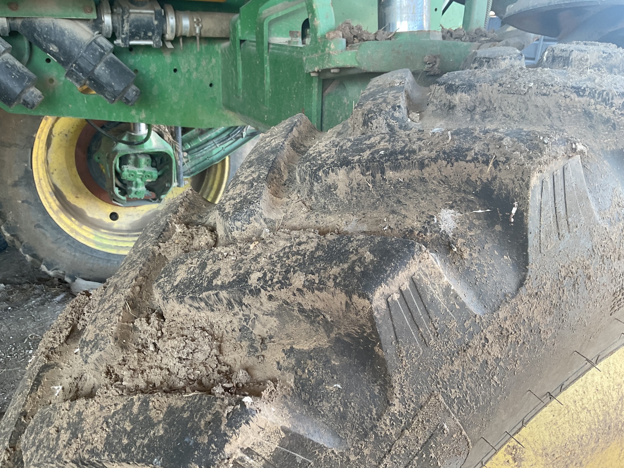 2014 John Deere 4830 Self-Propelled Sprayer
