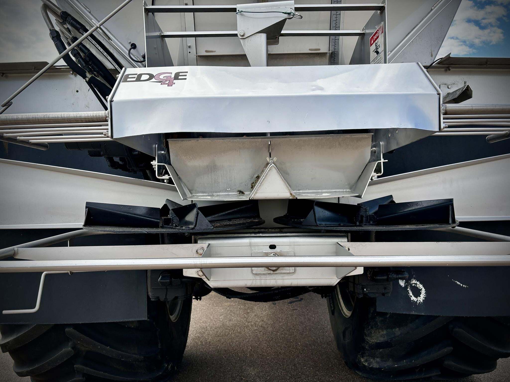 2022 Case IH TITAN 4040 Self-Propelled Sprayer