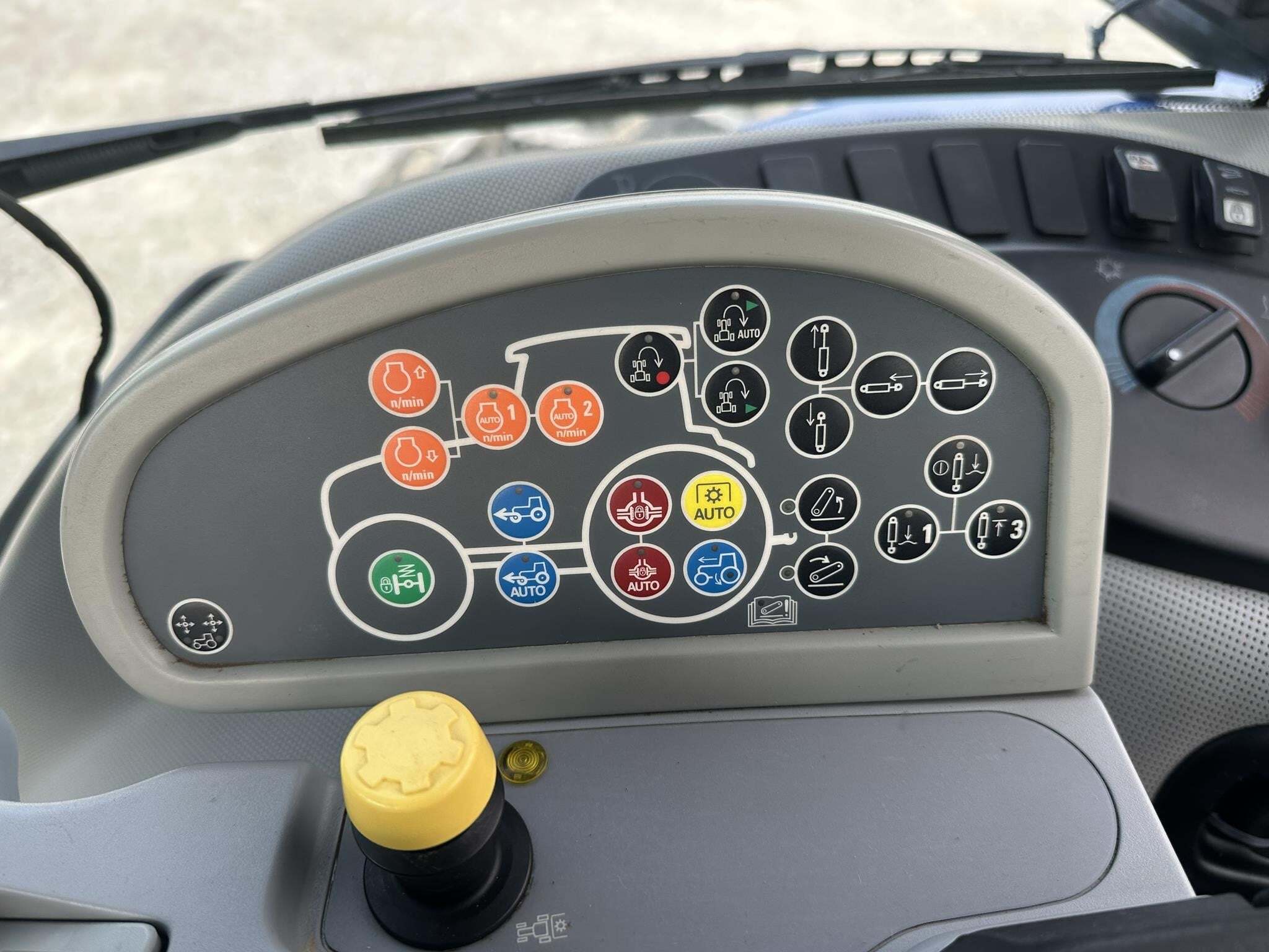 2016 New Holland T8.410 Tractor