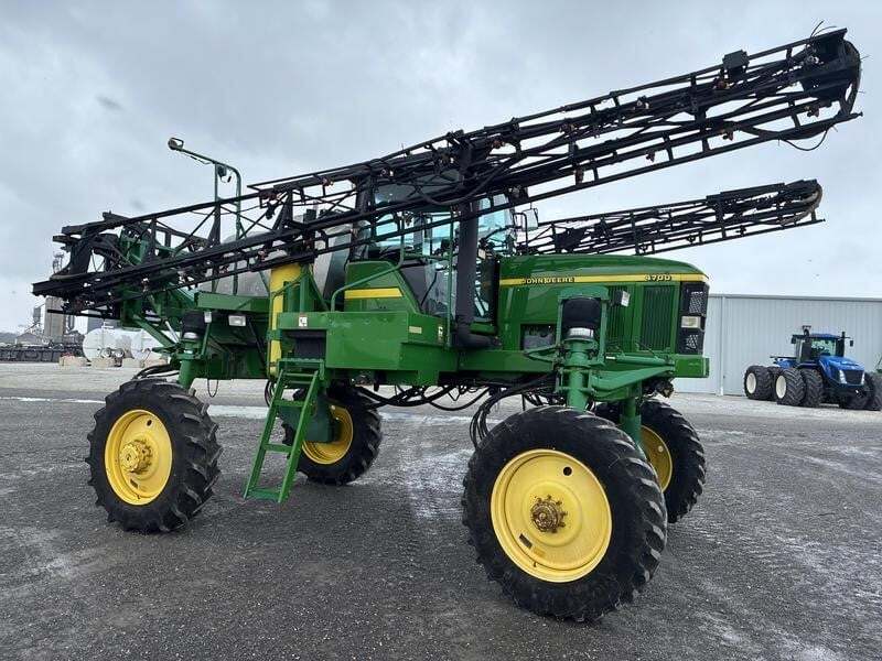 1998 John Deere 4700 Self-Propelled Sprayer