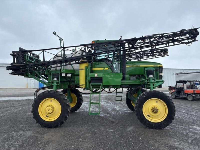 1998 John Deere 4700 Self-Propelled Sprayer