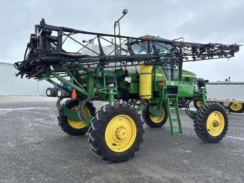 1998 John Deere 4700 Self-Propelled Sprayer