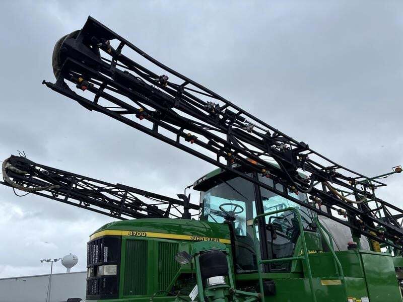 1998 John Deere 4700 Self-Propelled Sprayer