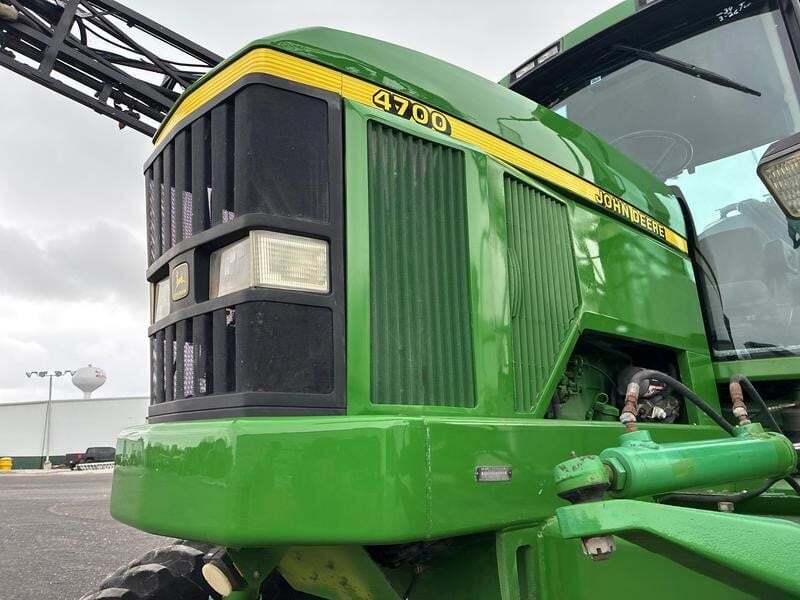 1998 John Deere 4700 Self-Propelled Sprayer