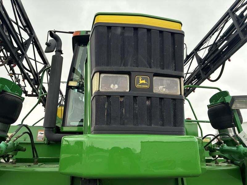 1998 John Deere 4700 Self-Propelled Sprayer