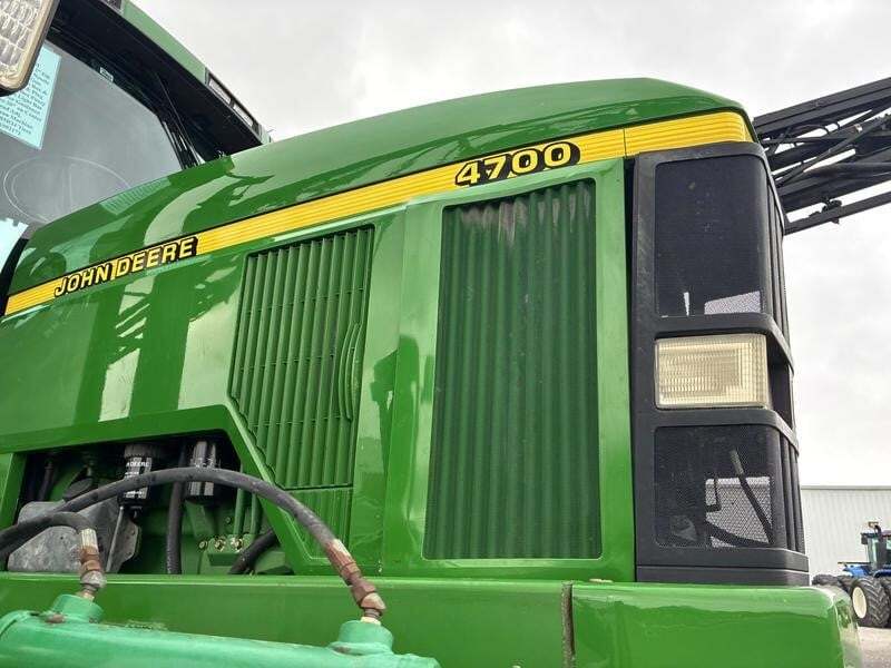 1998 John Deere 4700 Self-Propelled Sprayer