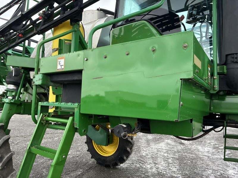 1998 John Deere 4700 Self-Propelled Sprayer