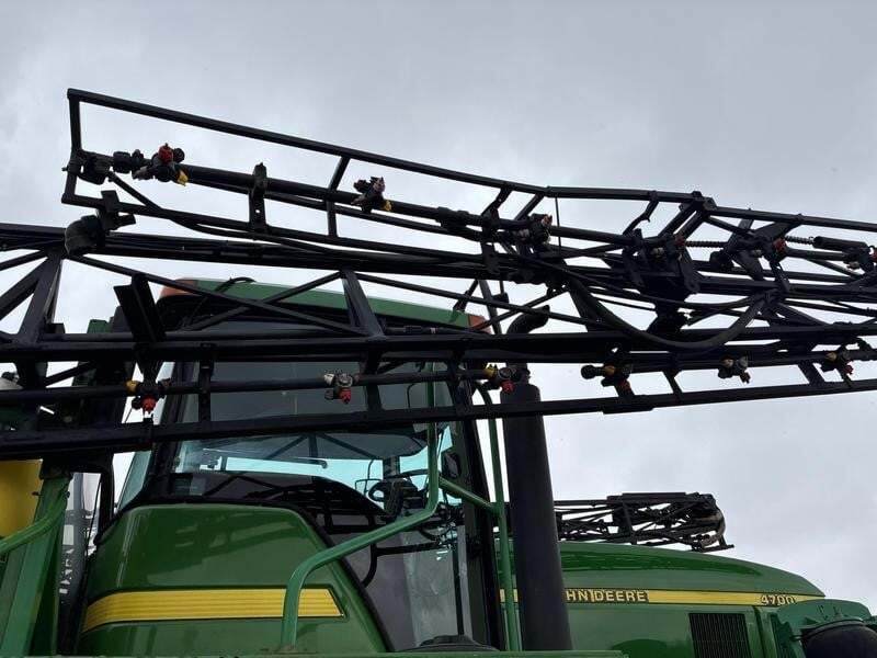 1998 John Deere 4700 Self-Propelled Sprayer