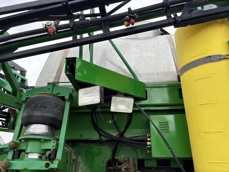 1998 John Deere 4700 Self-Propelled Sprayer
