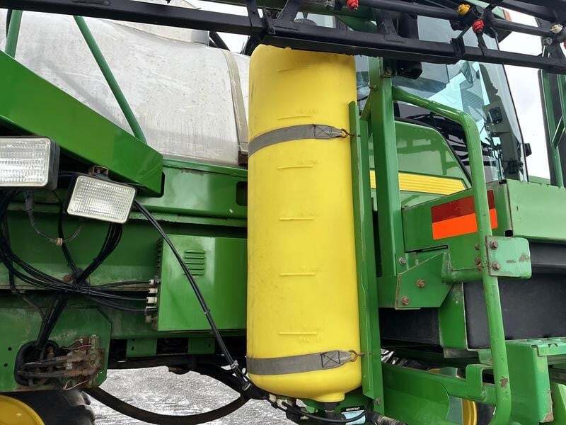 1998 John Deere 4700 Self-Propelled Sprayer