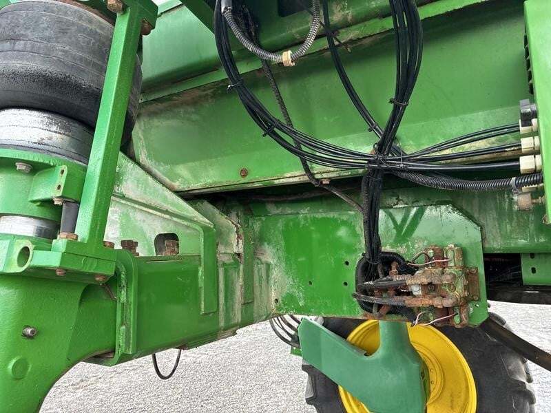 1998 John Deere 4700 Self-Propelled Sprayer