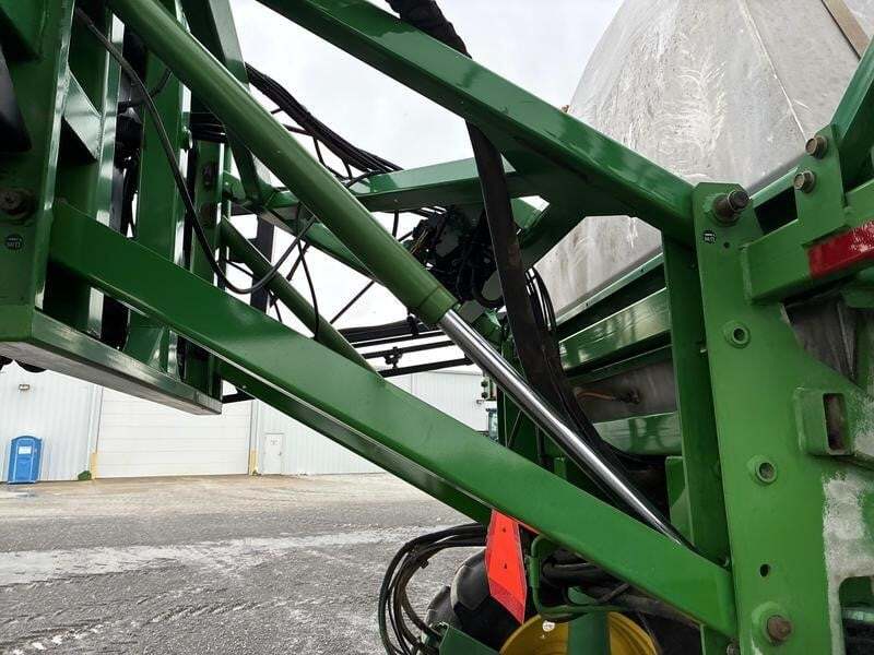 1998 John Deere 4700 Self-Propelled Sprayer
