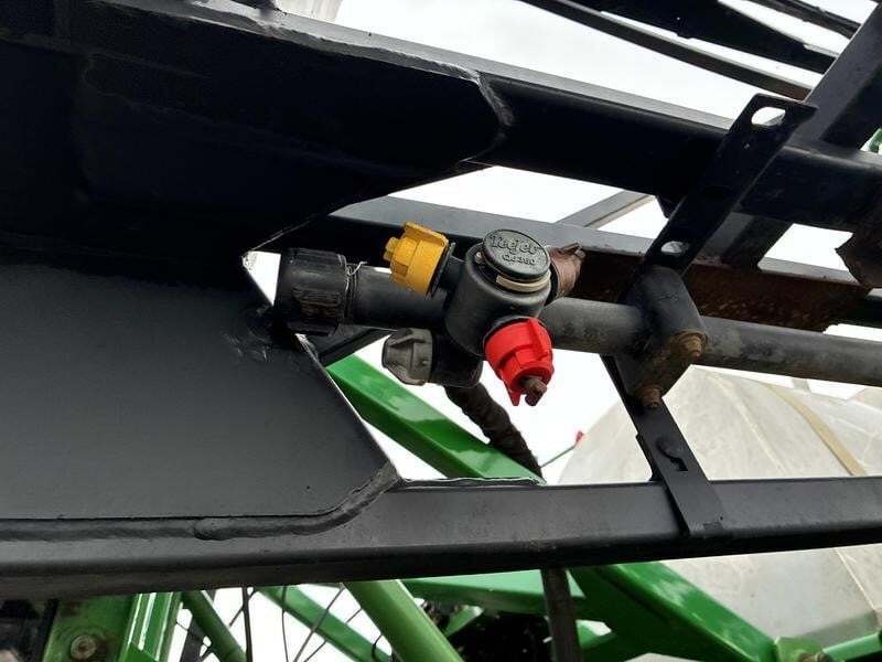 1998 John Deere 4700 Self-Propelled Sprayer