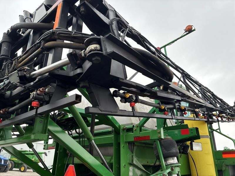 1998 John Deere 4700 Self-Propelled Sprayer
