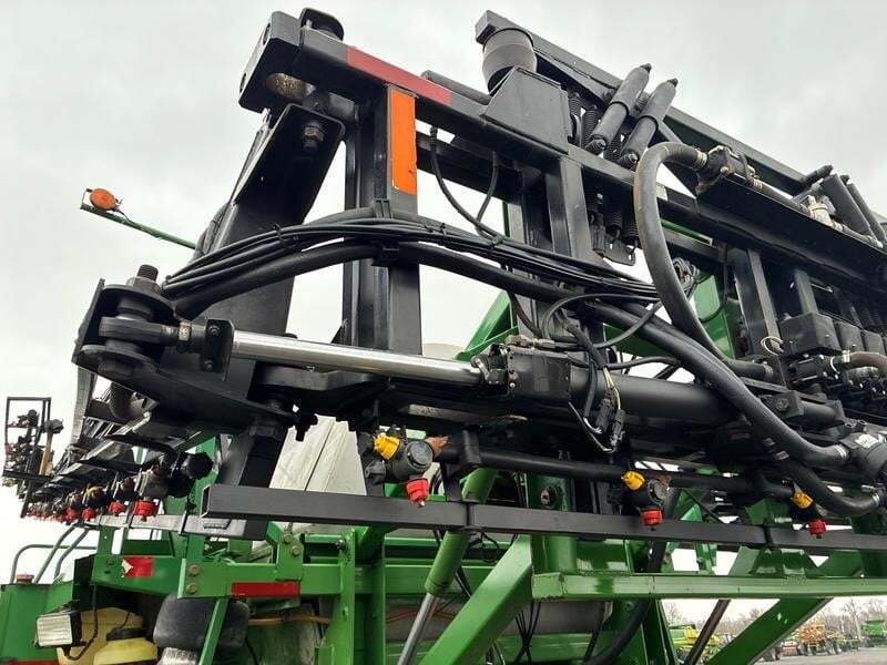 1998 John Deere 4700 Self-Propelled Sprayer