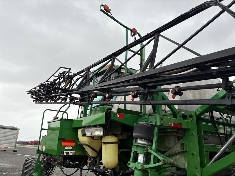 1998 John Deere 4700 Self-Propelled Sprayer