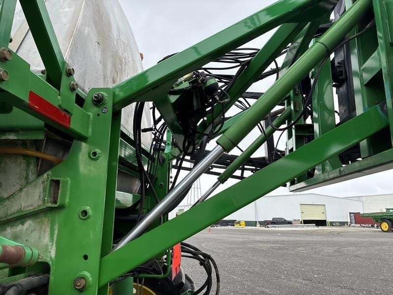 1998 John Deere 4700 Self-Propelled Sprayer