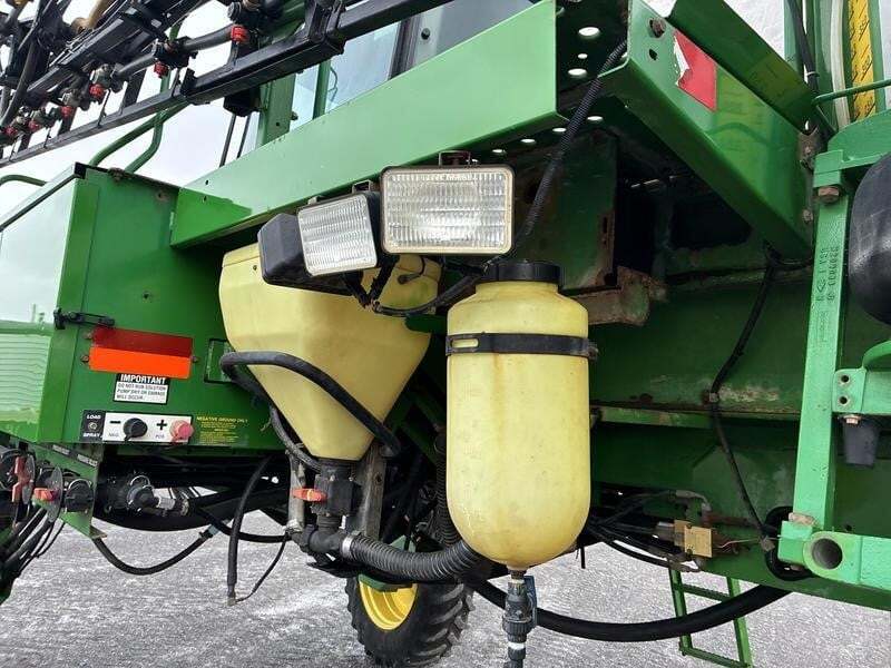 1998 John Deere 4700 Self-Propelled Sprayer