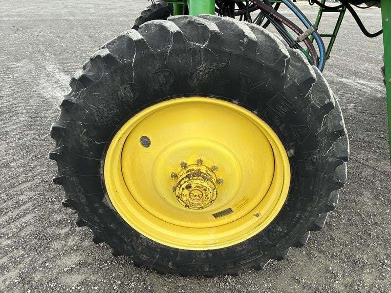 1998 John Deere 4700 Self-Propelled Sprayer