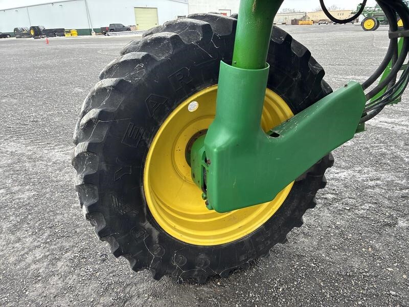 1998 John Deere 4700 Self-Propelled Sprayer