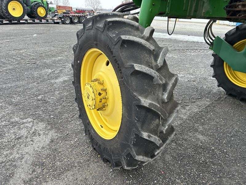 1998 John Deere 4700 Self-Propelled Sprayer